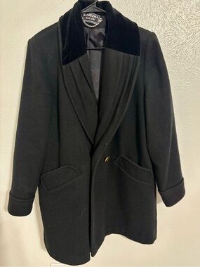 Vintage Karizma Black Wool Blend Coat with Velvet Collar 10